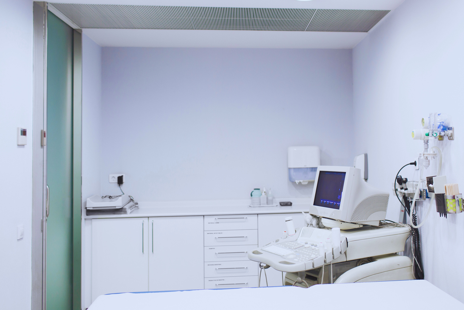 Empty sonogram room with ultrasound scan