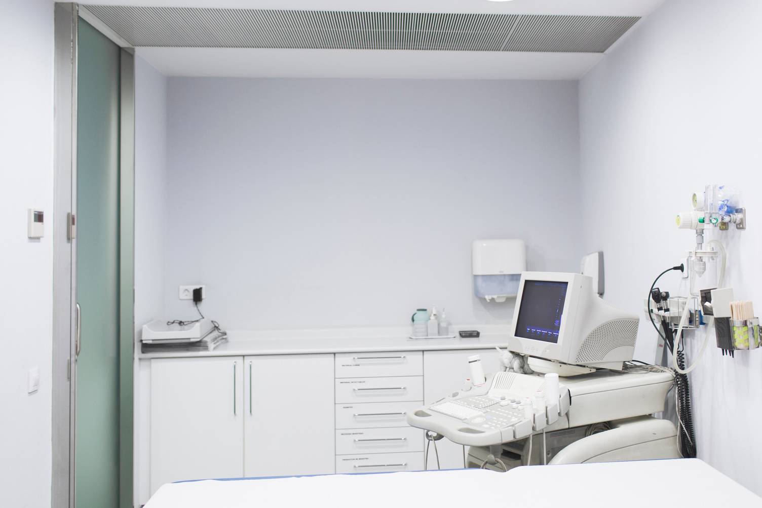 Empty sonogram room with ultrasound scan
